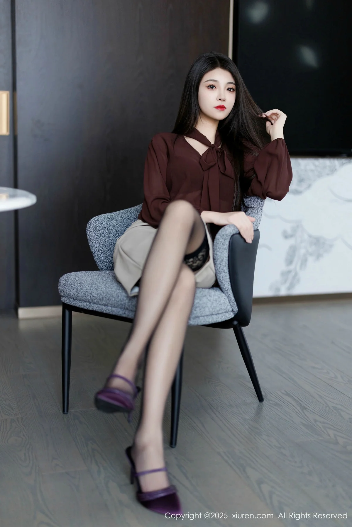 初梦瑶性感OL服饰露黑色内衣配黑丝袜秀完美身材绝美写真 第 6 张