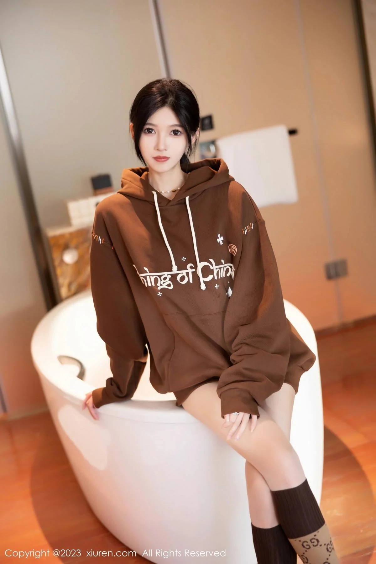 程程程咖啡色卫衣露淡红内衣配肉丝袜秀曼妙身姿绝美写真 第 16 张