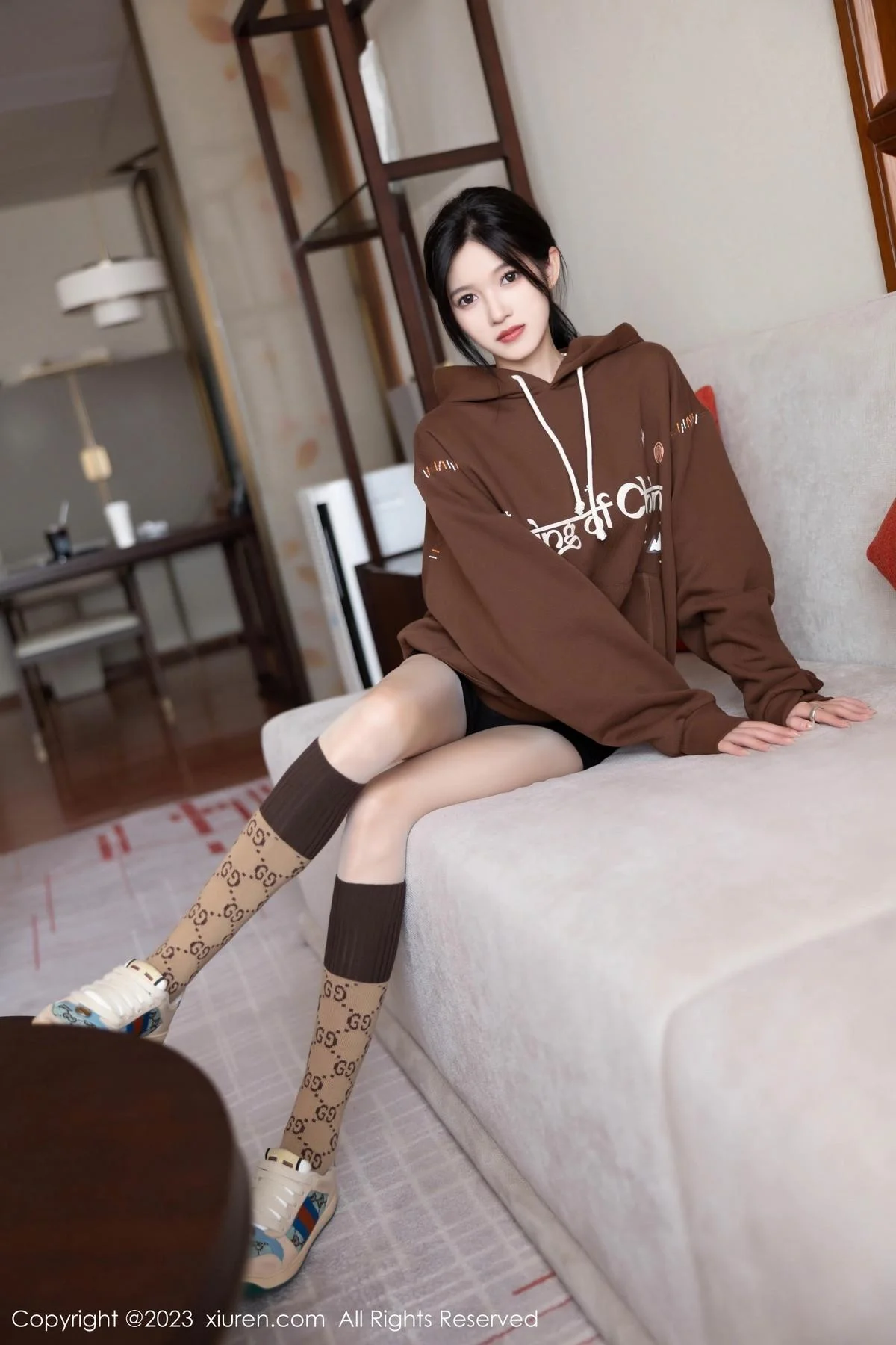 程程程咖啡色卫衣露淡红内衣配肉丝袜秀曼妙身姿绝美写真 第 21 张