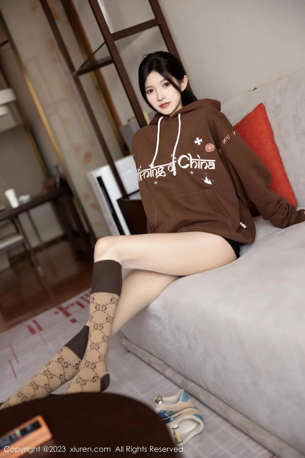 程程程咖啡色卫衣露淡红内衣配肉丝袜秀曼妙身姿绝美写真 第 22 张