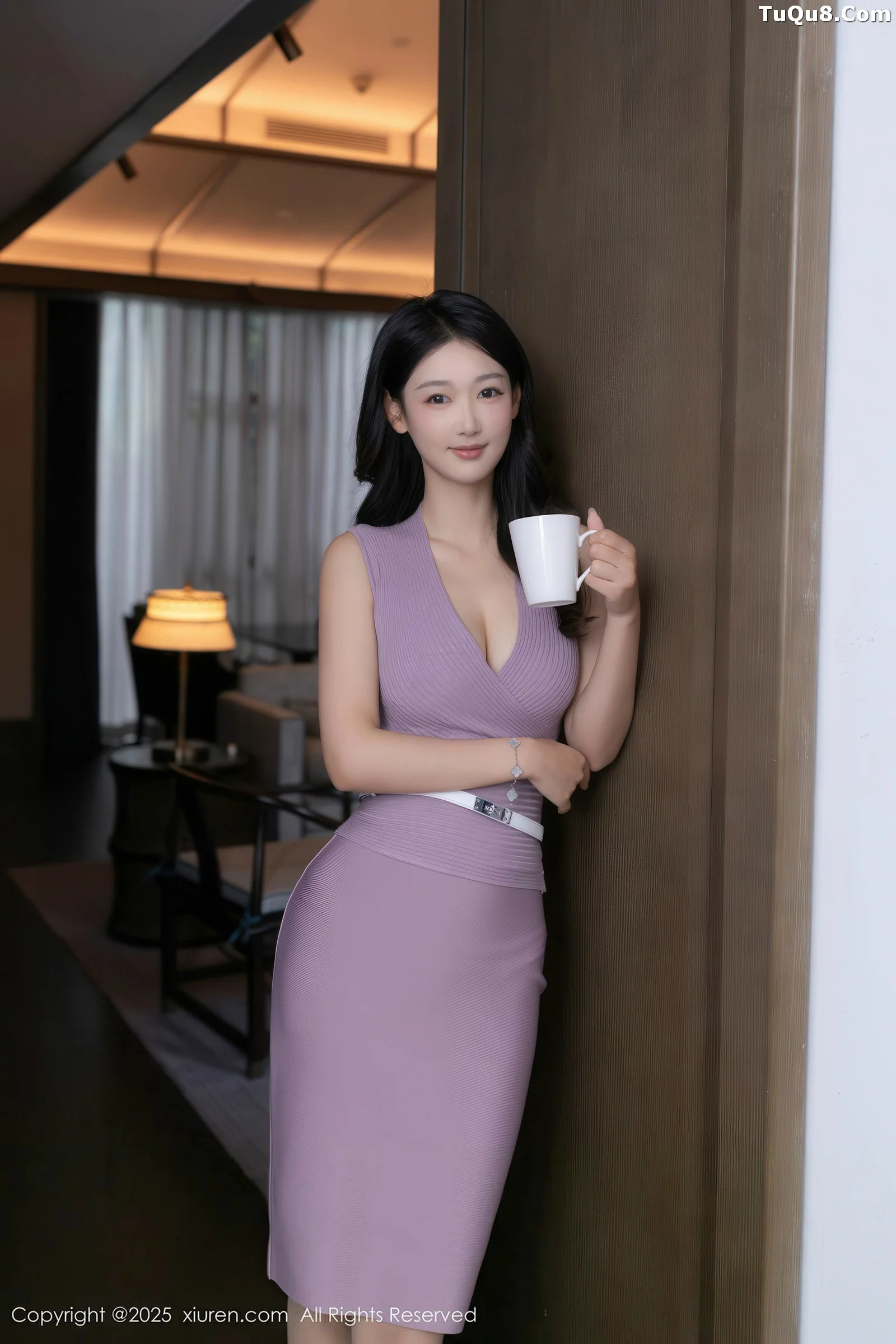 唐安琪性感紫色连衣裙露白色内衣配肉丝袜秀曼妙身姿绝美写真 第 18 张