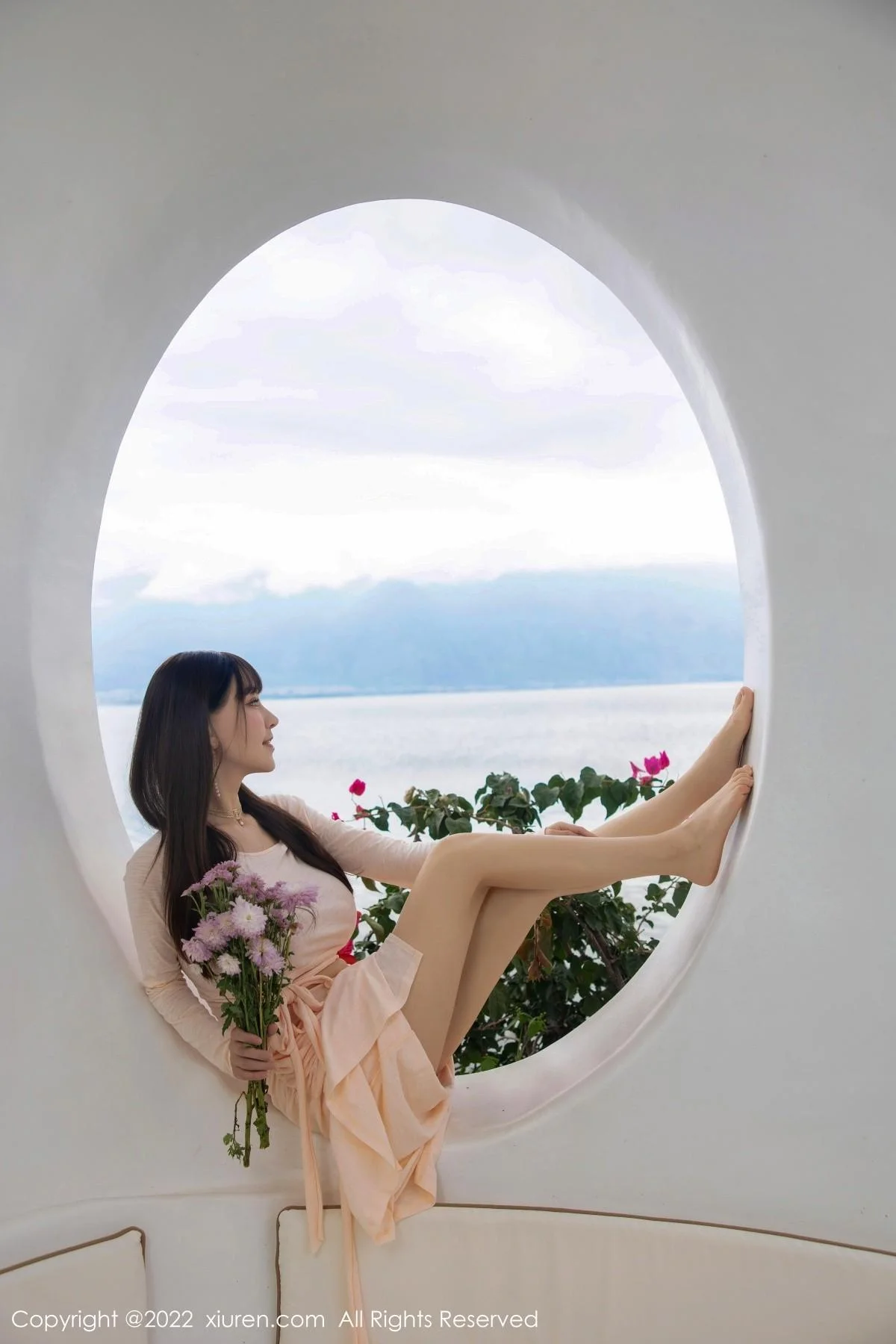 朱可儿Flora大理旅拍浅色镂空连衣裙配超薄肉丝撩人绝美写真 第 20 张