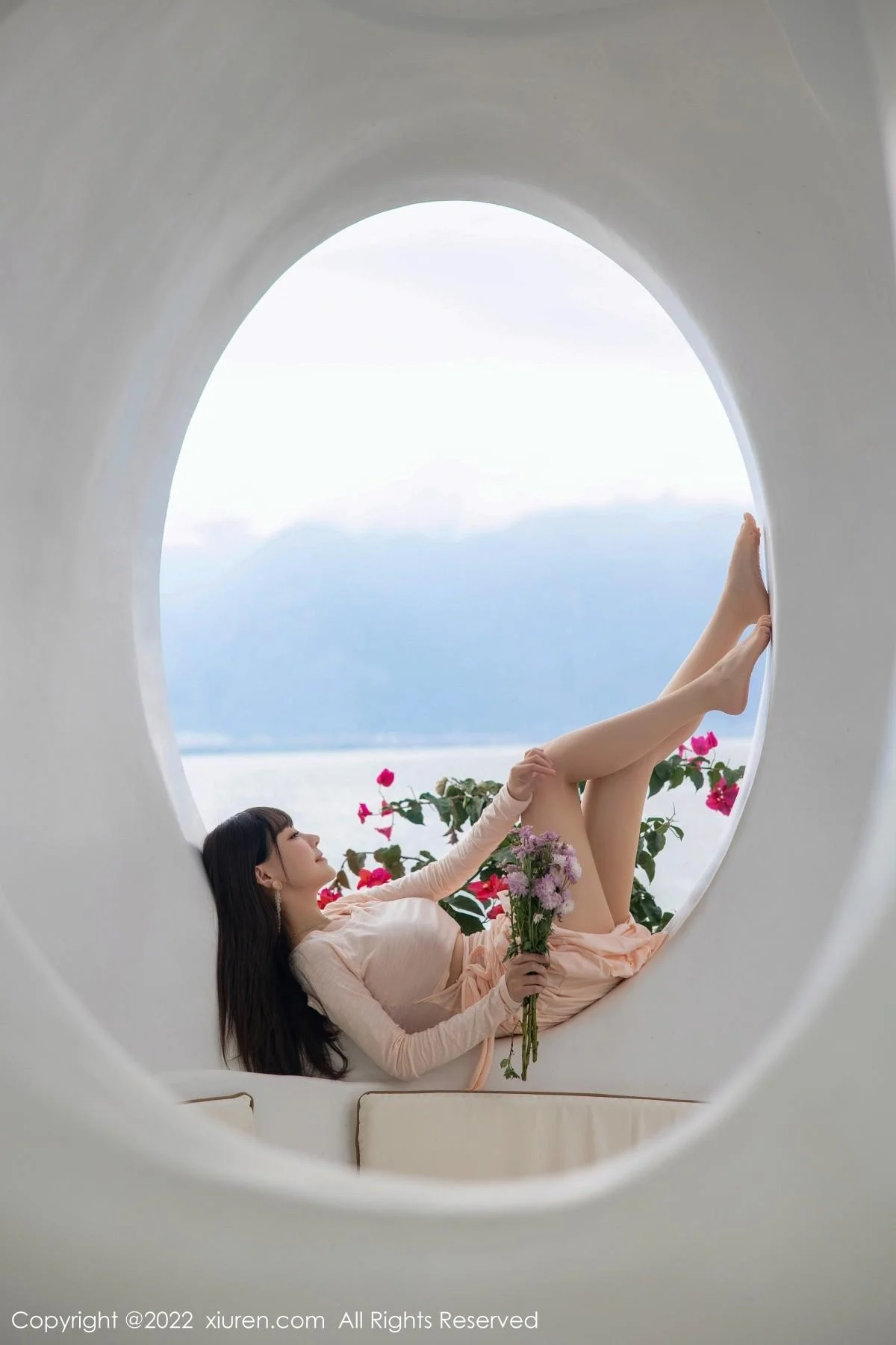 朱可儿Flora大理旅拍浅色镂空连衣裙配超薄肉丝撩人绝美写真 第 23 张