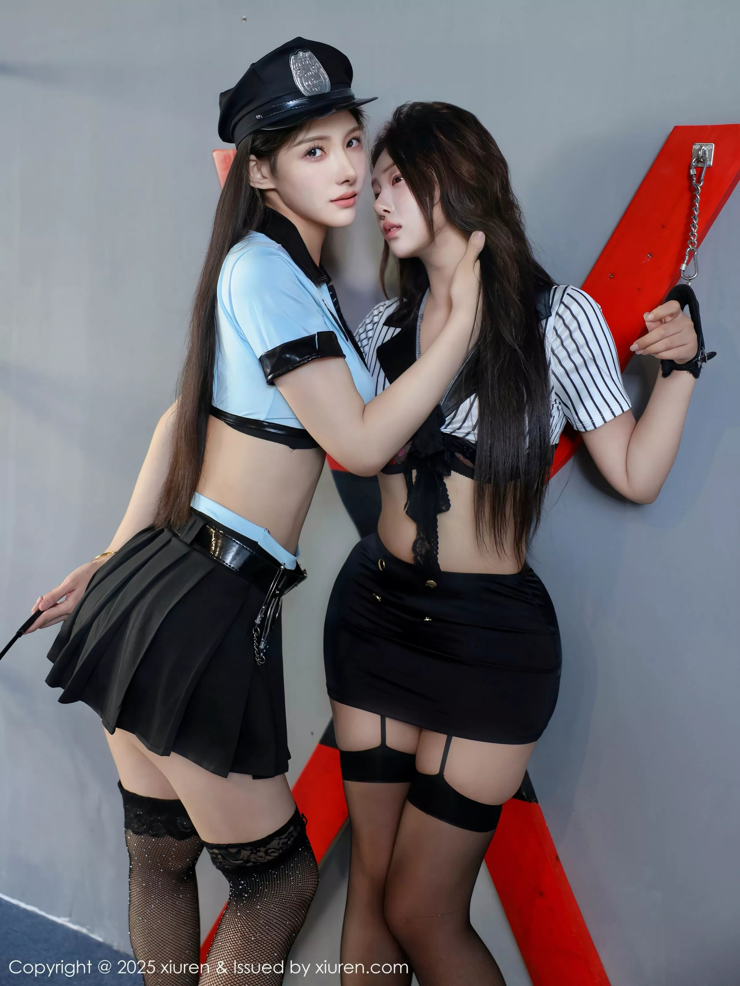 梨霜儿性感COS女战警制服露黑色内衣秀凹凸身材绝美写真 第 110 张