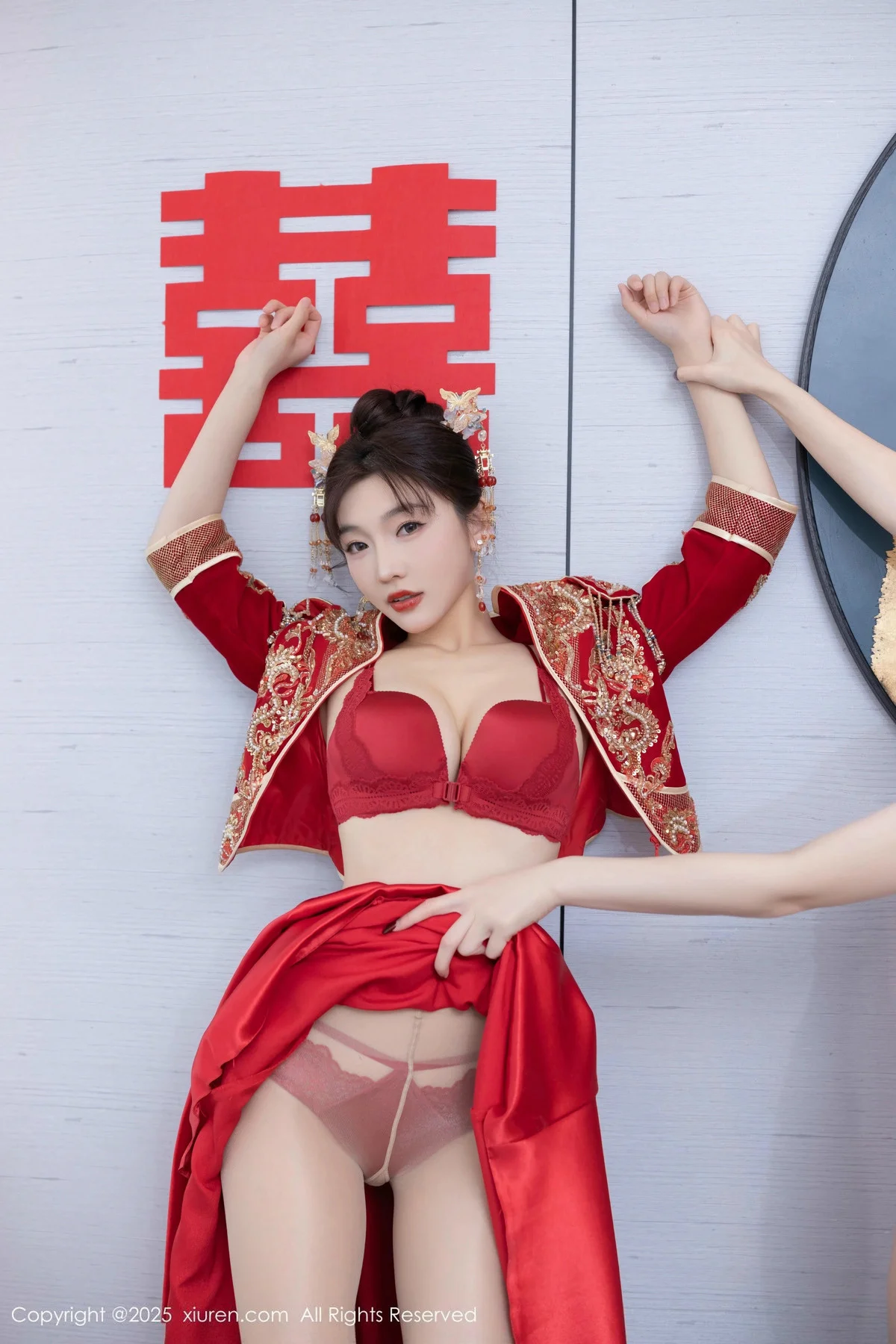 陆萱萱性感新娘装露红色内衣配超薄肉丝秀柔美身材绝美写真 第 12 张