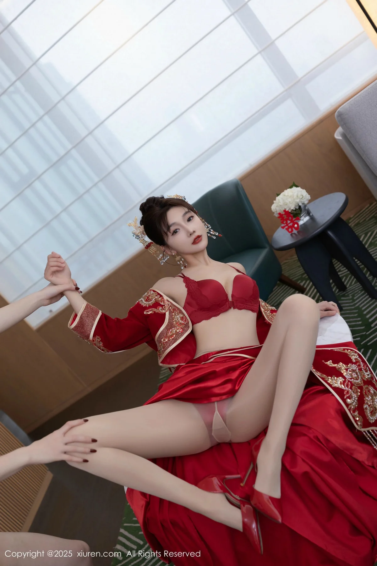 陆萱萱性感新娘装露红色内衣配超薄肉丝秀柔美身材绝美写真 第 27 张