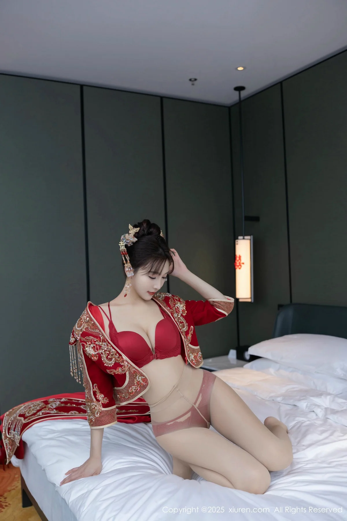 陆萱萱性感新娘装露红色内衣配超薄肉丝秀柔美身材绝美写真 第 36 张