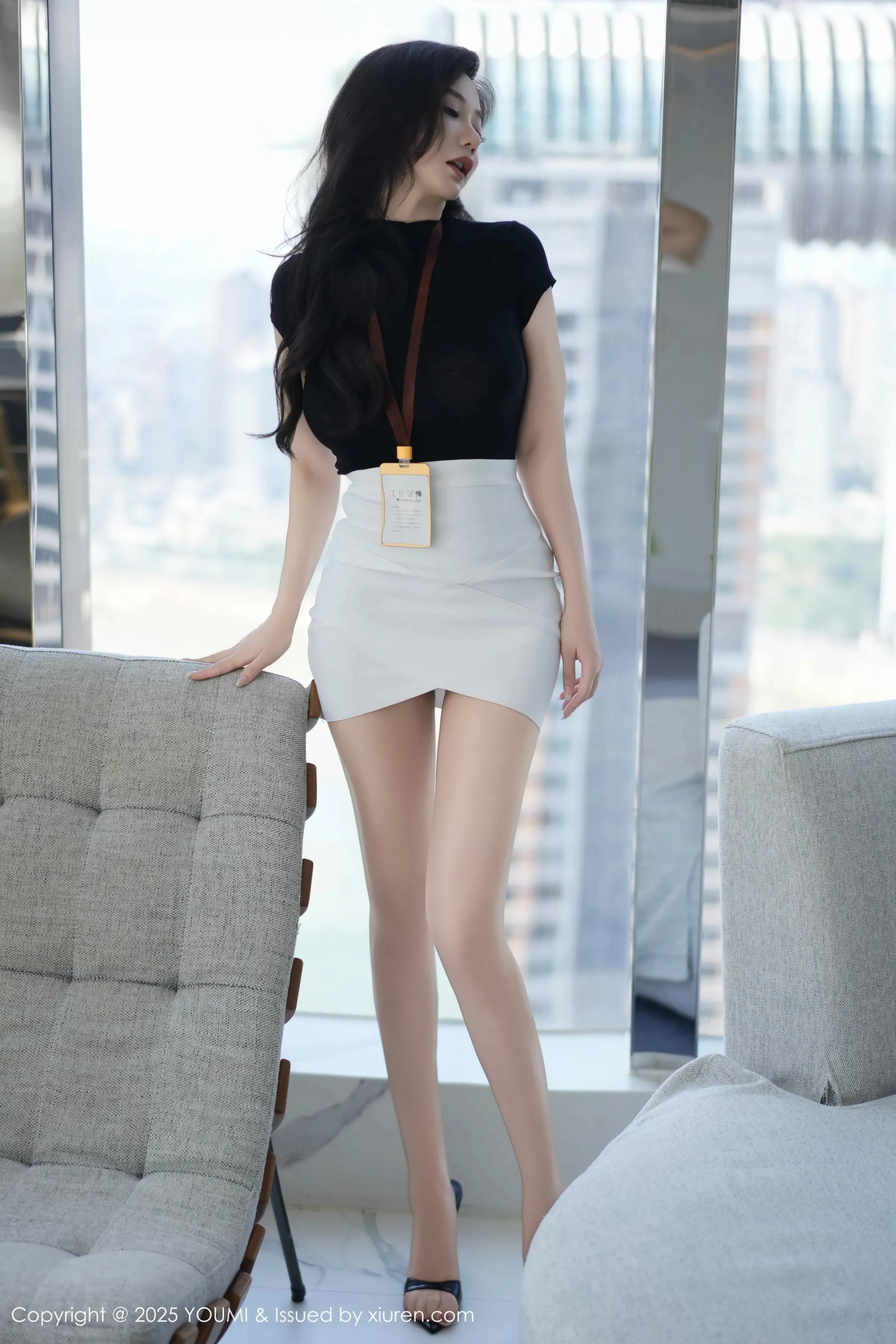 心妍小公主性感黑色OL服饰配超薄肉丝秀丰腴身材绝美写真 第 3 张