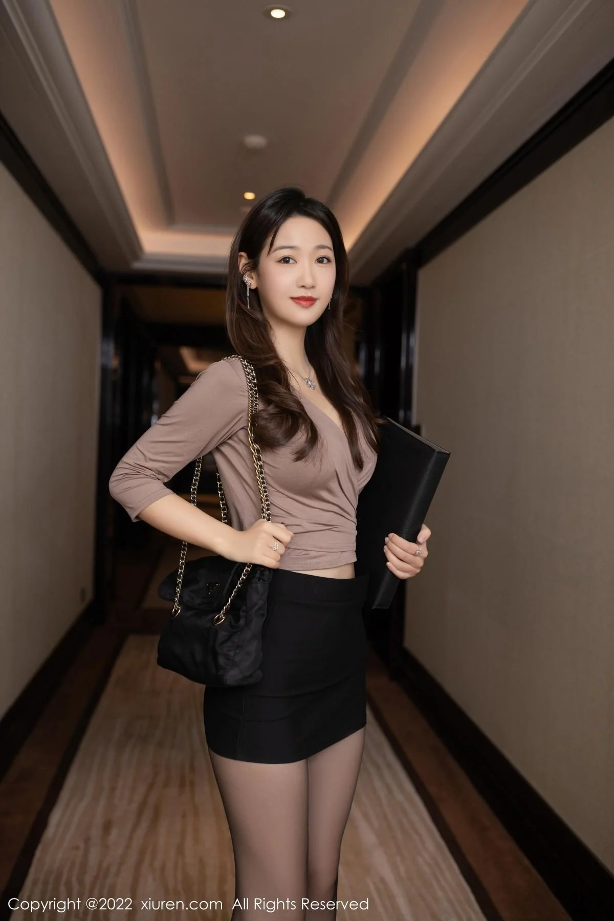 唐安琪秘书角色扮演半脱露性感蕾丝内衣超薄黑丝绝美写真 第 1 张