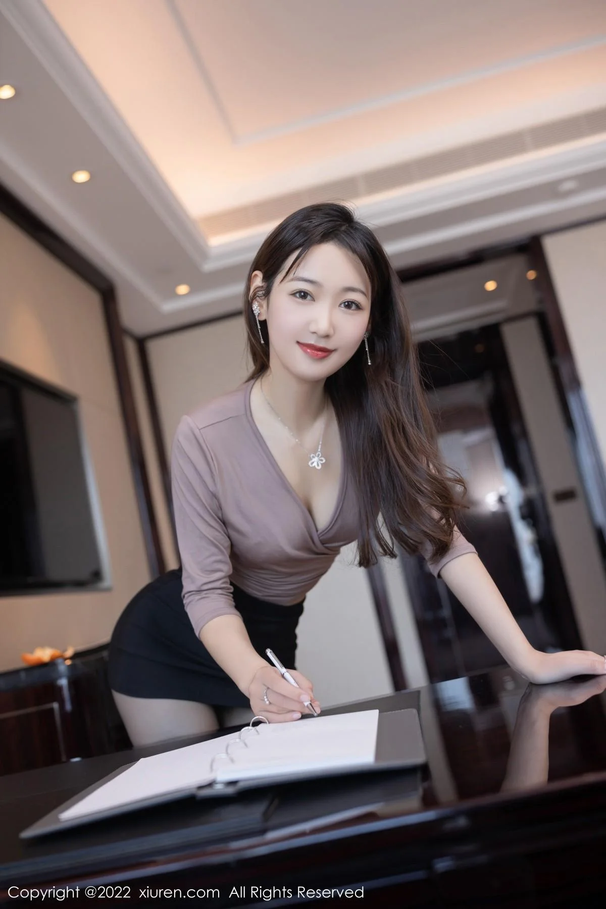 唐安琪秘书角色扮演半脱露性感蕾丝内衣超薄黑丝绝美写真 第 13 张