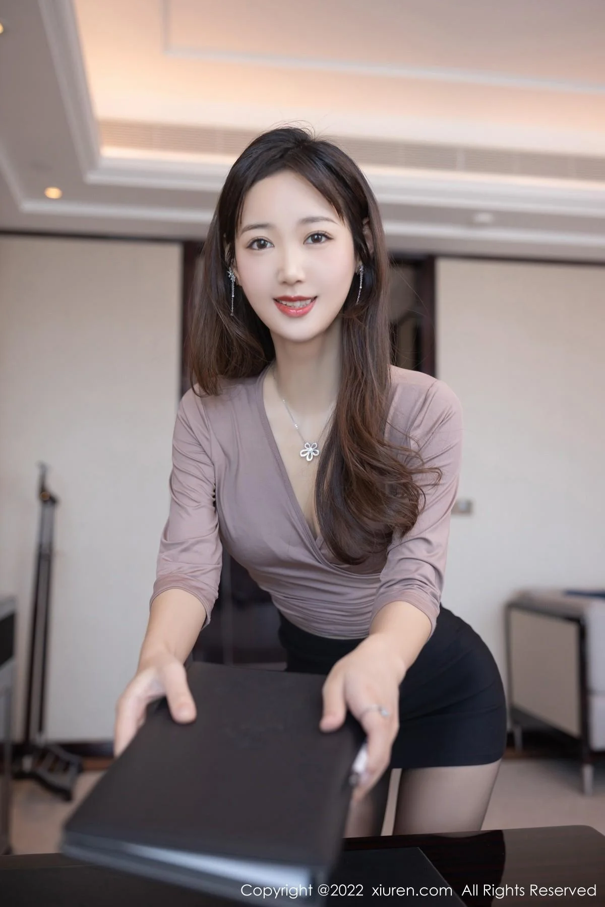 唐安琪秘书角色扮演半脱露性感蕾丝内衣超薄黑丝绝美写真 第 9 张