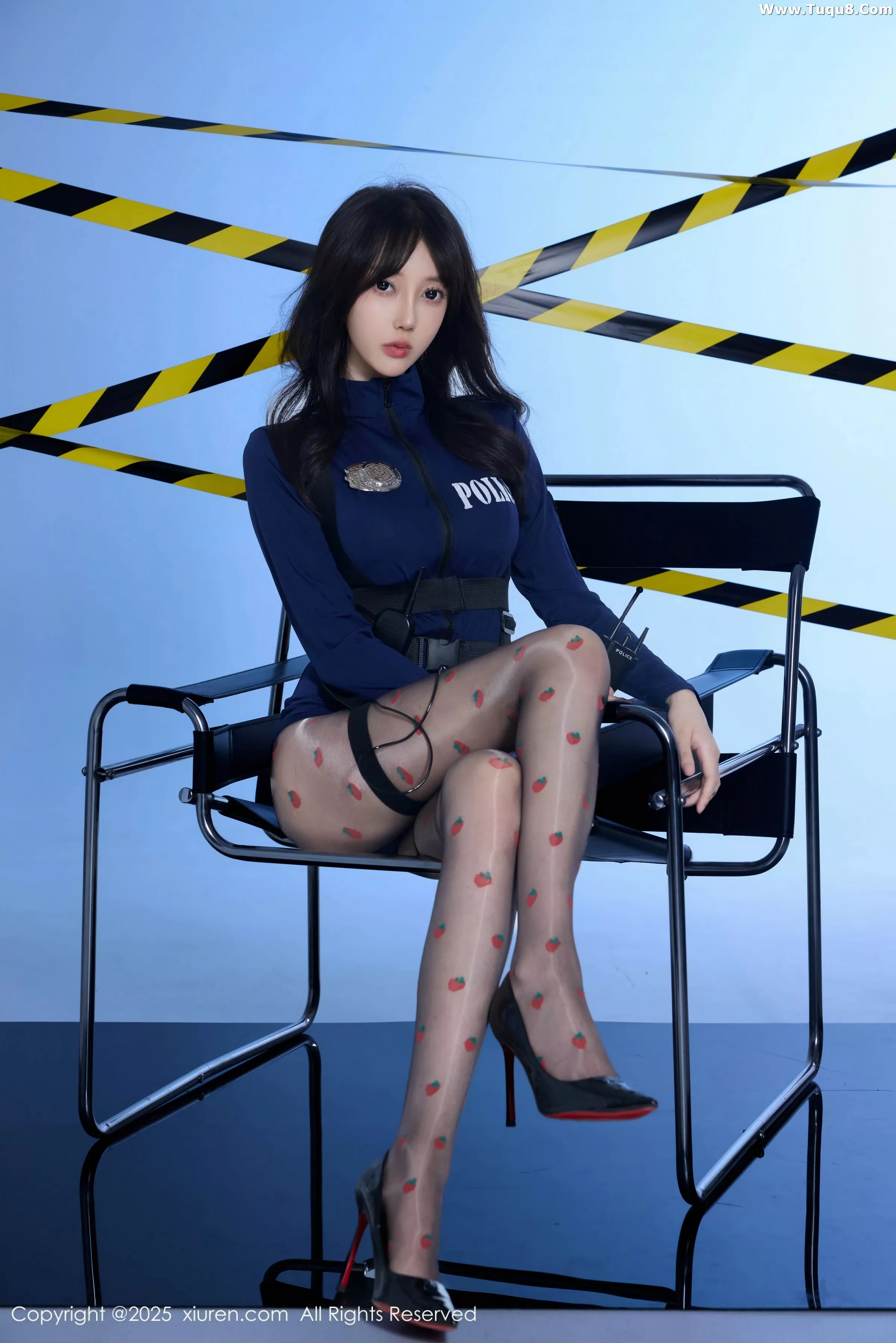 玥儿玥er性感制服配草莓黑丝+胶带裹身秀曼妙身姿绝美写真 第 15 张