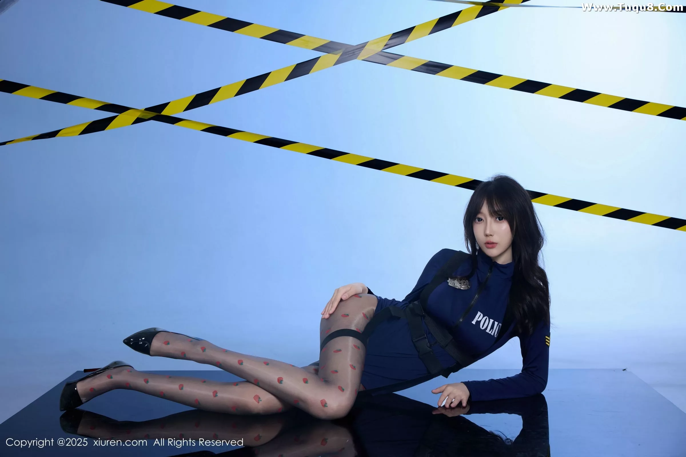 玥儿玥er性感制服配草莓黑丝+胶带裹身秀曼妙身姿绝美写真 第 21 张