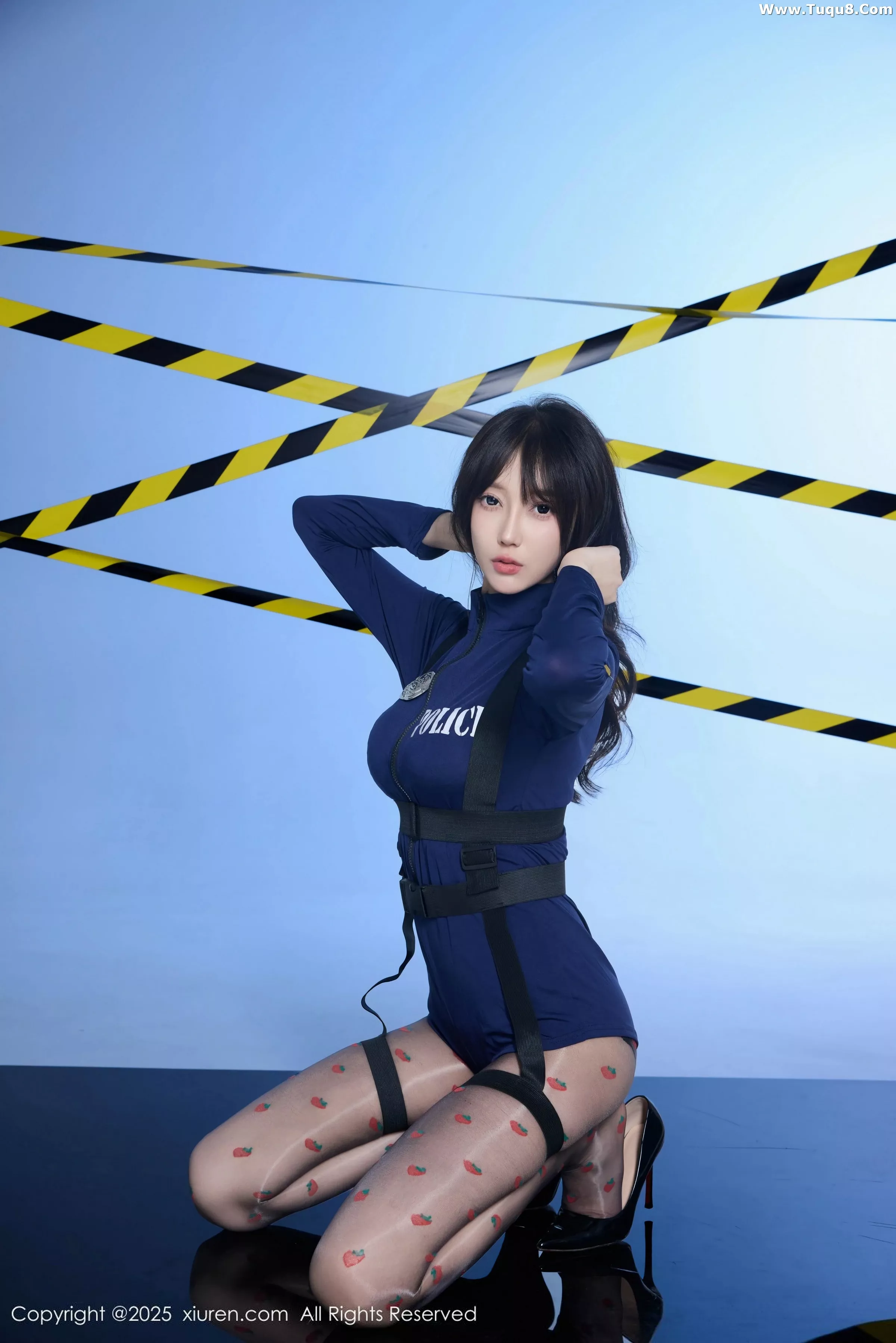 玥儿玥er性感制服配草莓黑丝+胶带裹身秀曼妙身姿绝美写真 第 33 张