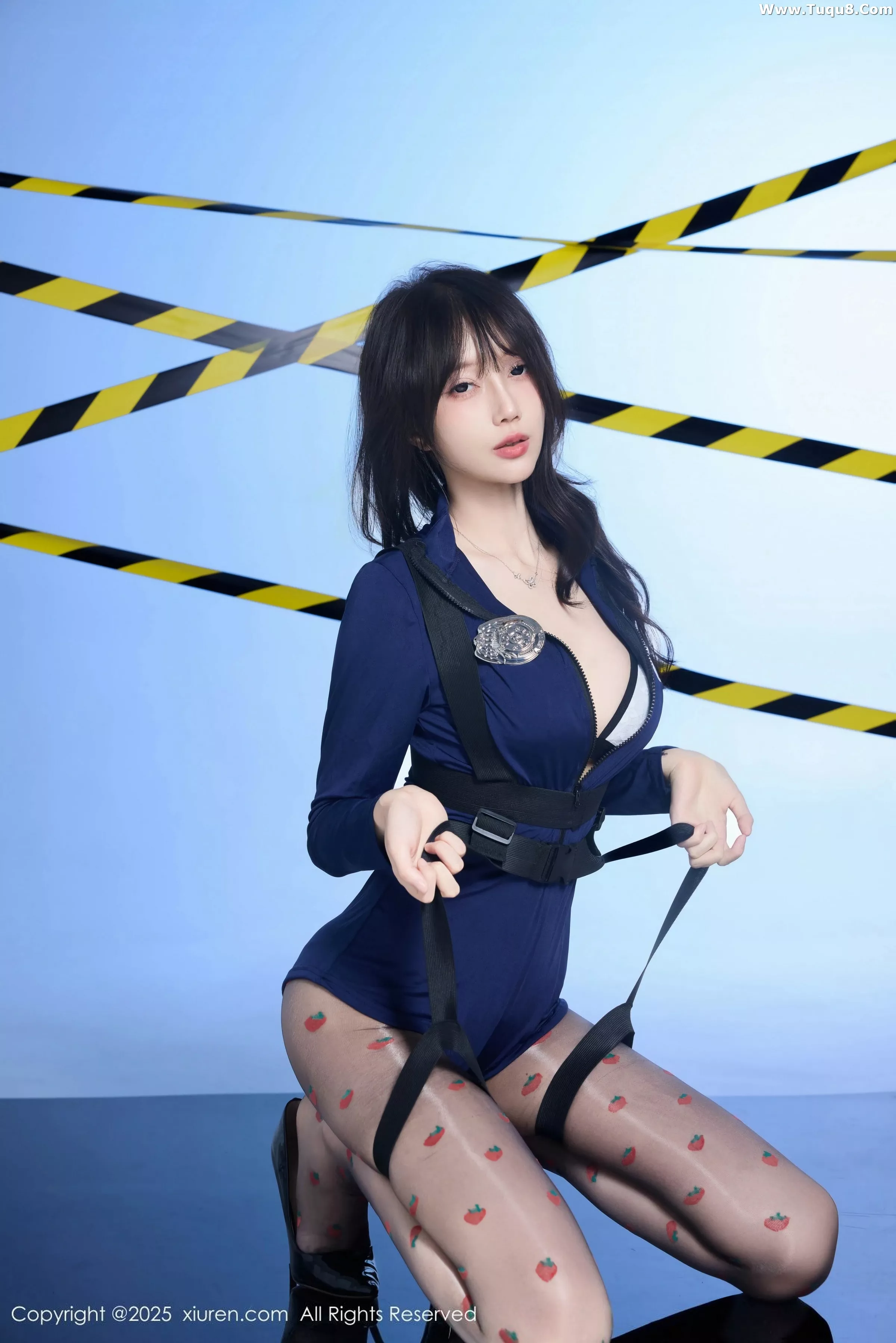 玥儿玥er性感制服配草莓黑丝+胶带裹身秀曼妙身姿绝美写真 第 6 张