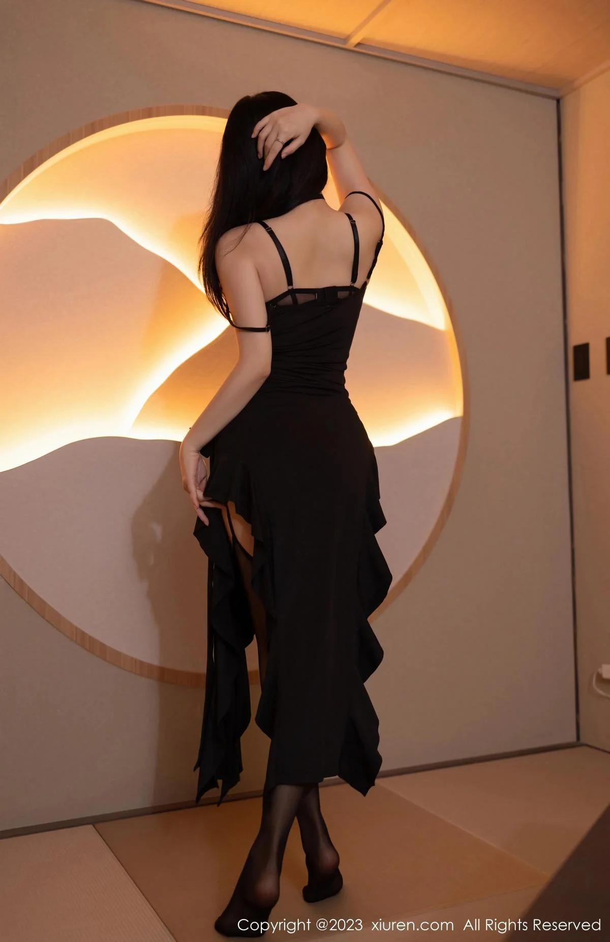 鱼子酱Fish黑色吊带裙露黑色薄纱内衣秀曼妙身姿绝美写真 第 32 张