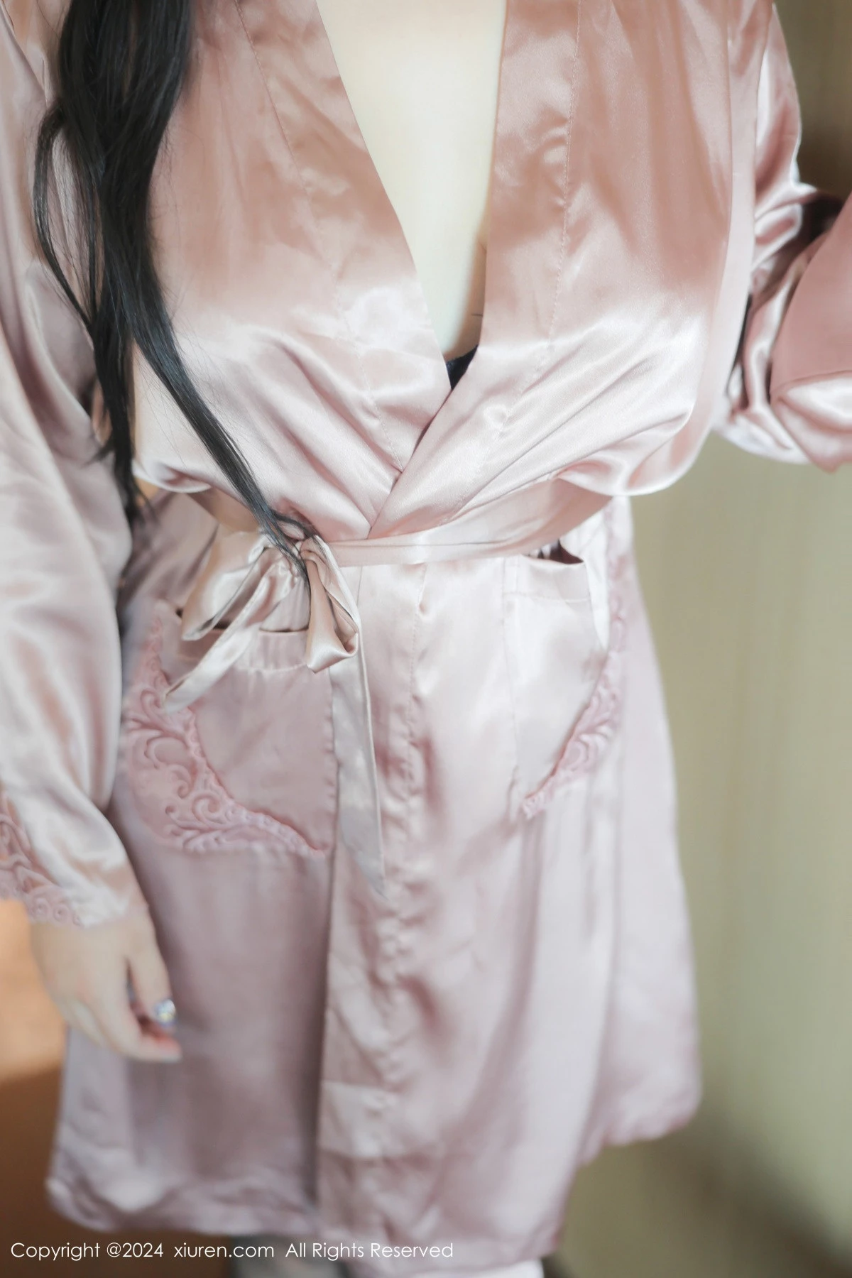 白洁bessie黑色情趣内衣配黑丝吊袜秀丰乳美臀绝美写真 第 1 张