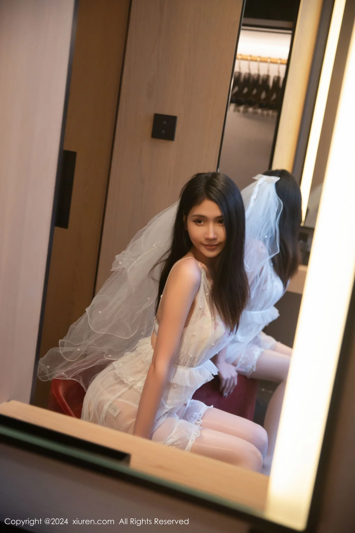 刘婷婷私房性感白色婚纱配白丝吊袜秀完美身材撩人绝美写真 第 11 张