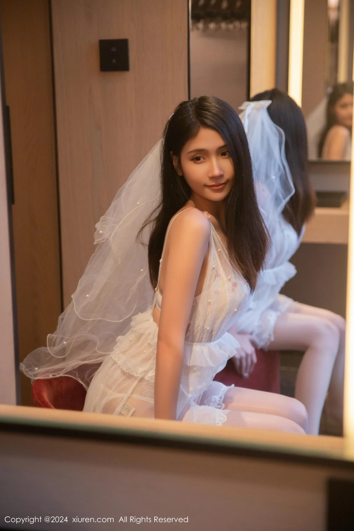 刘婷婷私房性感白色婚纱配白丝吊袜秀完美身材撩人绝美写真 第 12 张