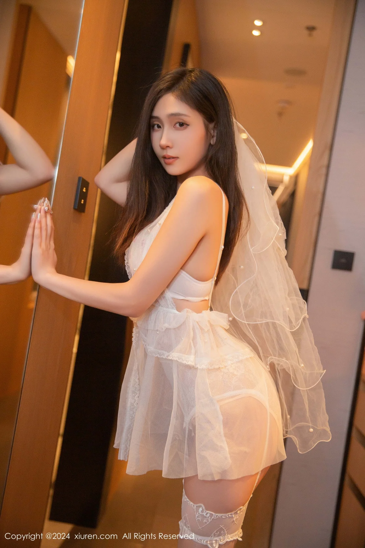 刘婷婷私房性感白色婚纱配白丝吊袜秀完美身材撩人绝美写真 第 28 张