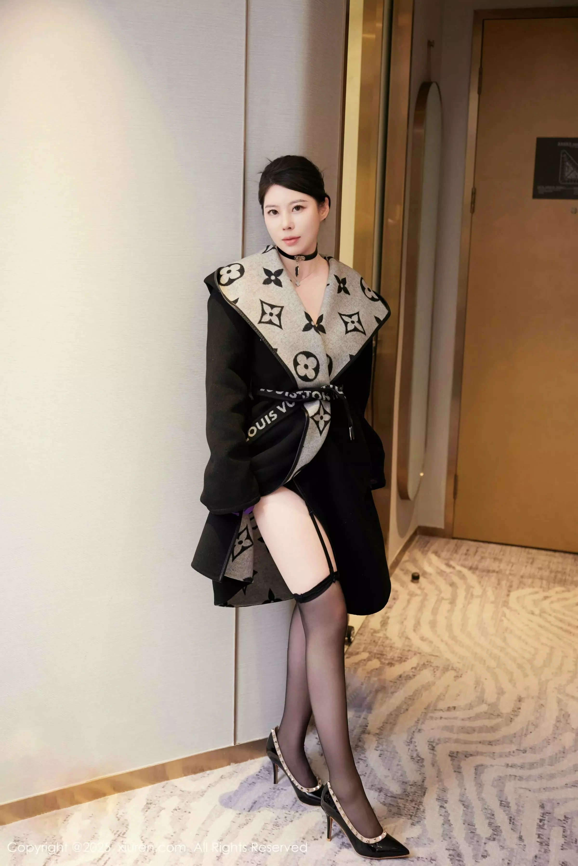 白茹雪abby性感紫色情趣内衣配黑丝吊袜秀丰腴身材绝美写真 第 20 张