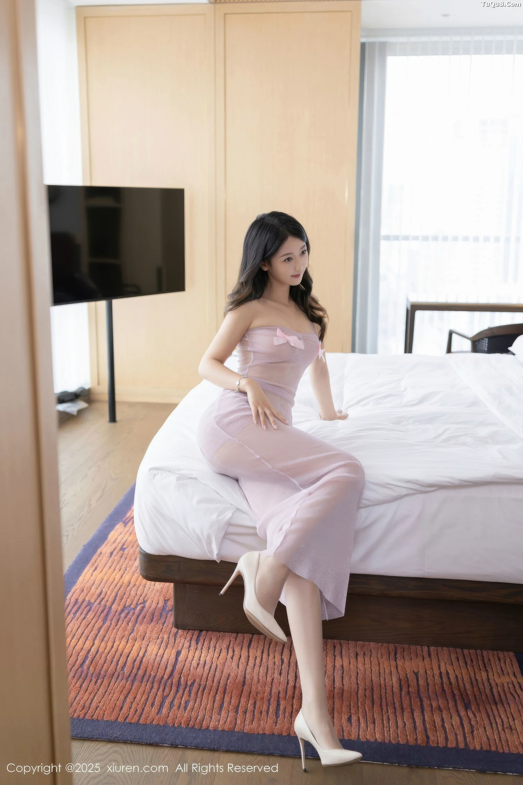 唐安琪性感粉色连衣裙配超薄肉丝秀曼妙身姿迷人绝美写真 第 15 张