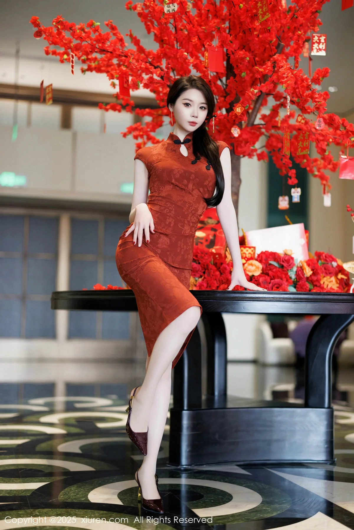 梦心玥性感红色旗袍服饰露红色内衣秀高挑曼妙身姿绝美写真 第 20 张