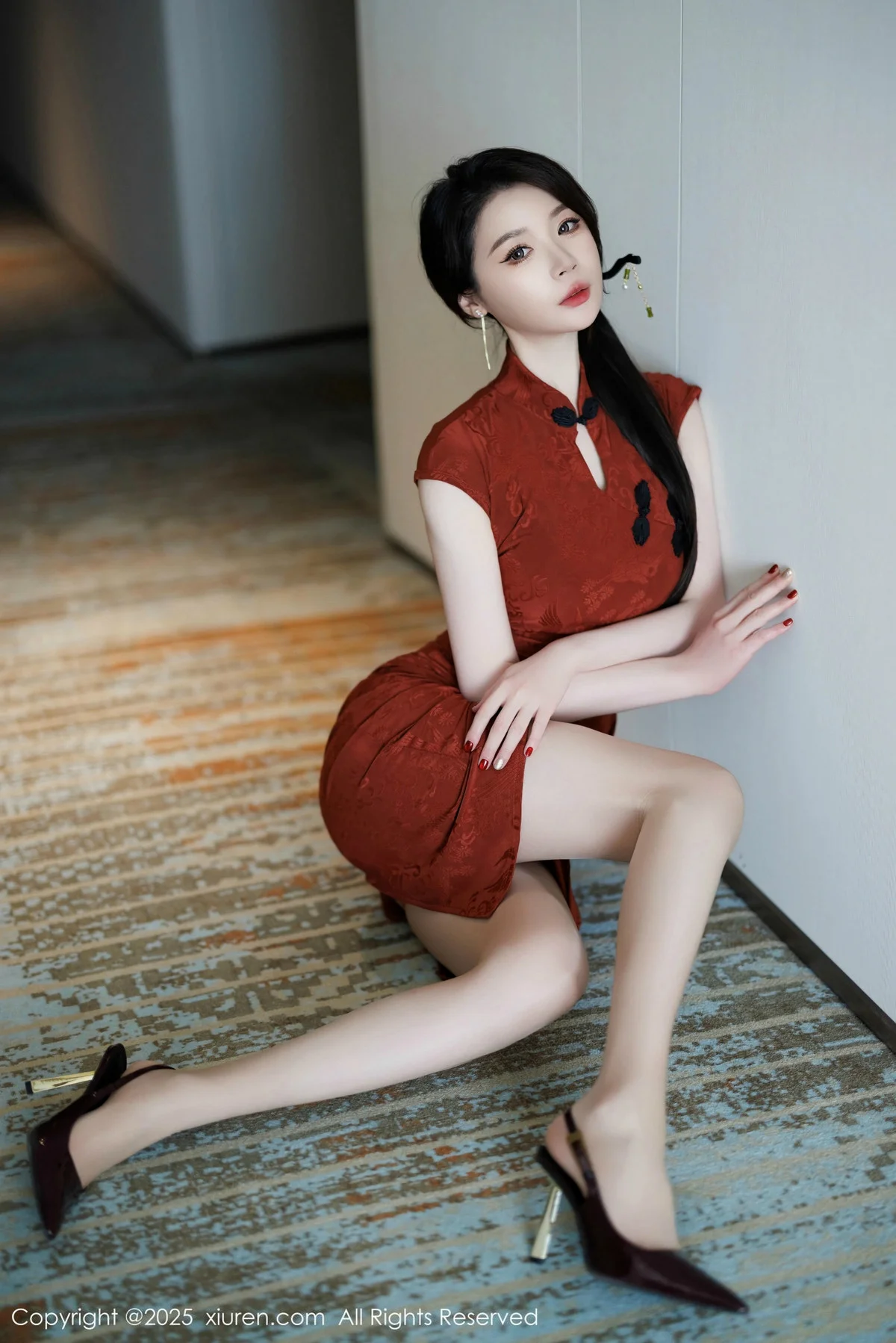 梦心玥性感红色旗袍服饰露红色内衣秀高挑曼妙身姿绝美写真 第 29 张