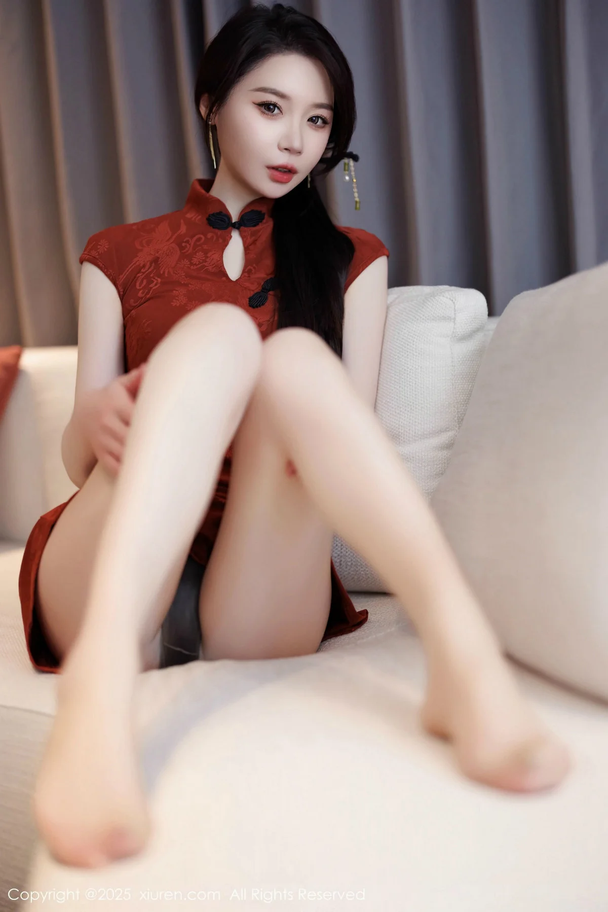 梦心玥性感红色旗袍服饰露红色内衣秀高挑曼妙身姿绝美写真 第 56 张