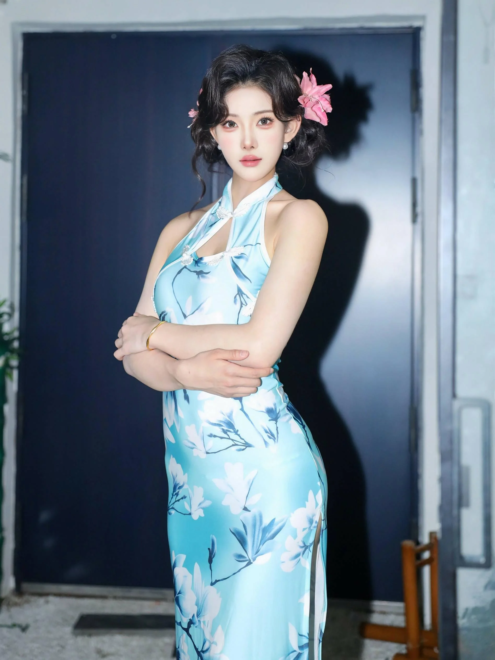 [秀人精选] 梨霜儿 诱人私拍福利 青色旗袍 第 24 张