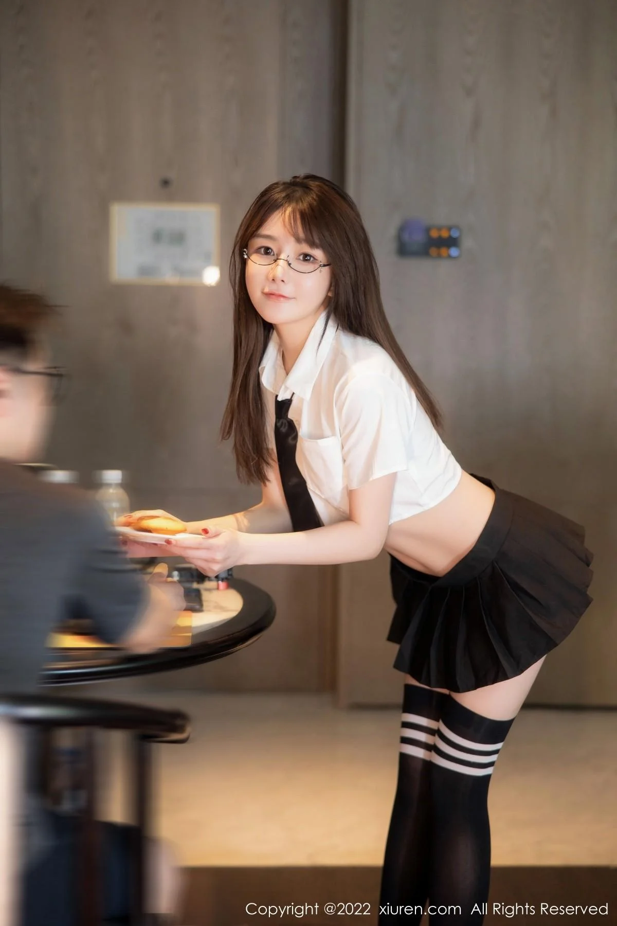 婠婠么性感学妹制服白色短T配黑短裙秀曼妙身姿绝美写真 第 27 张