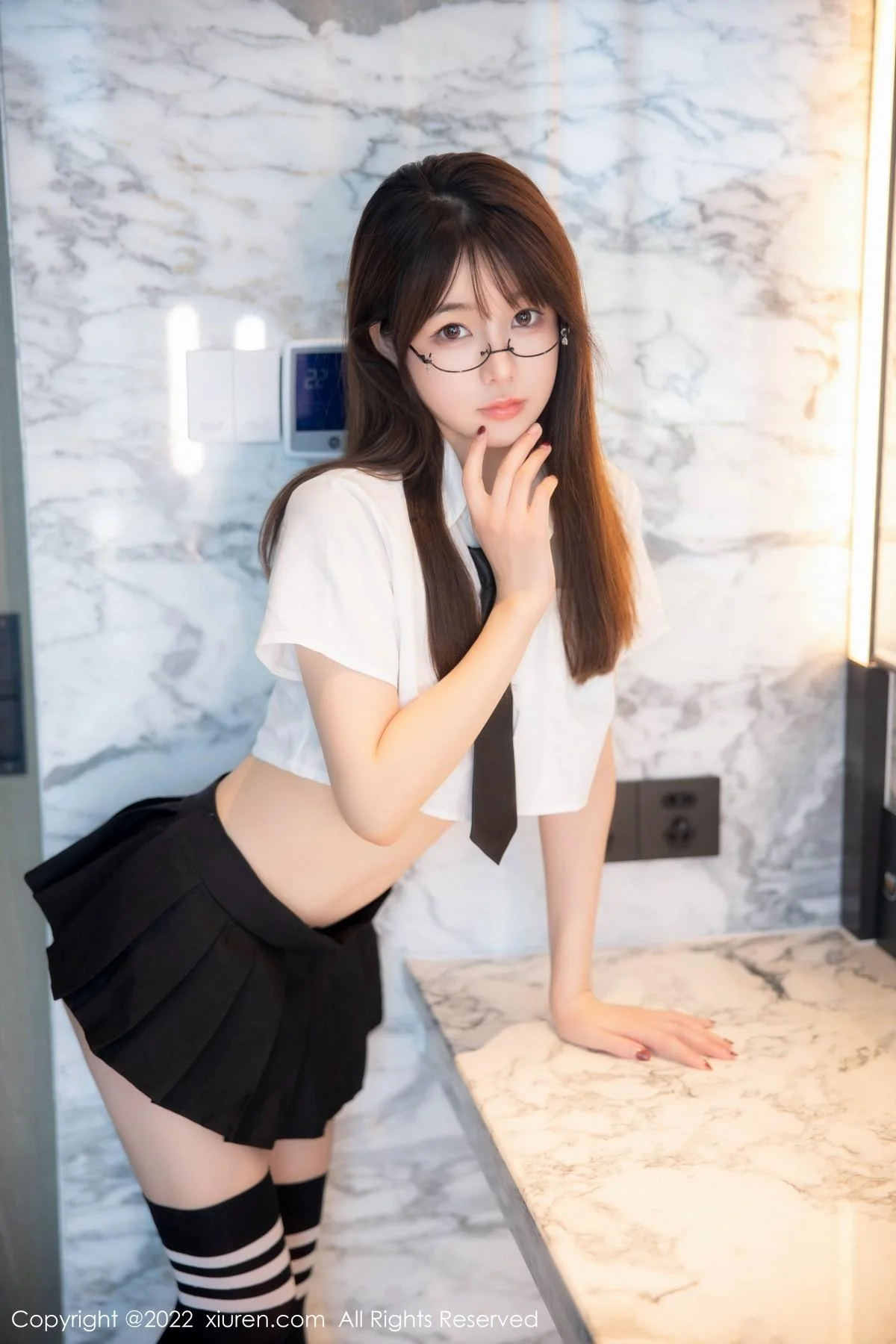 婠婠么性感学妹制服白色短T配黑短裙秀曼妙身姿绝美写真 第 33 张
