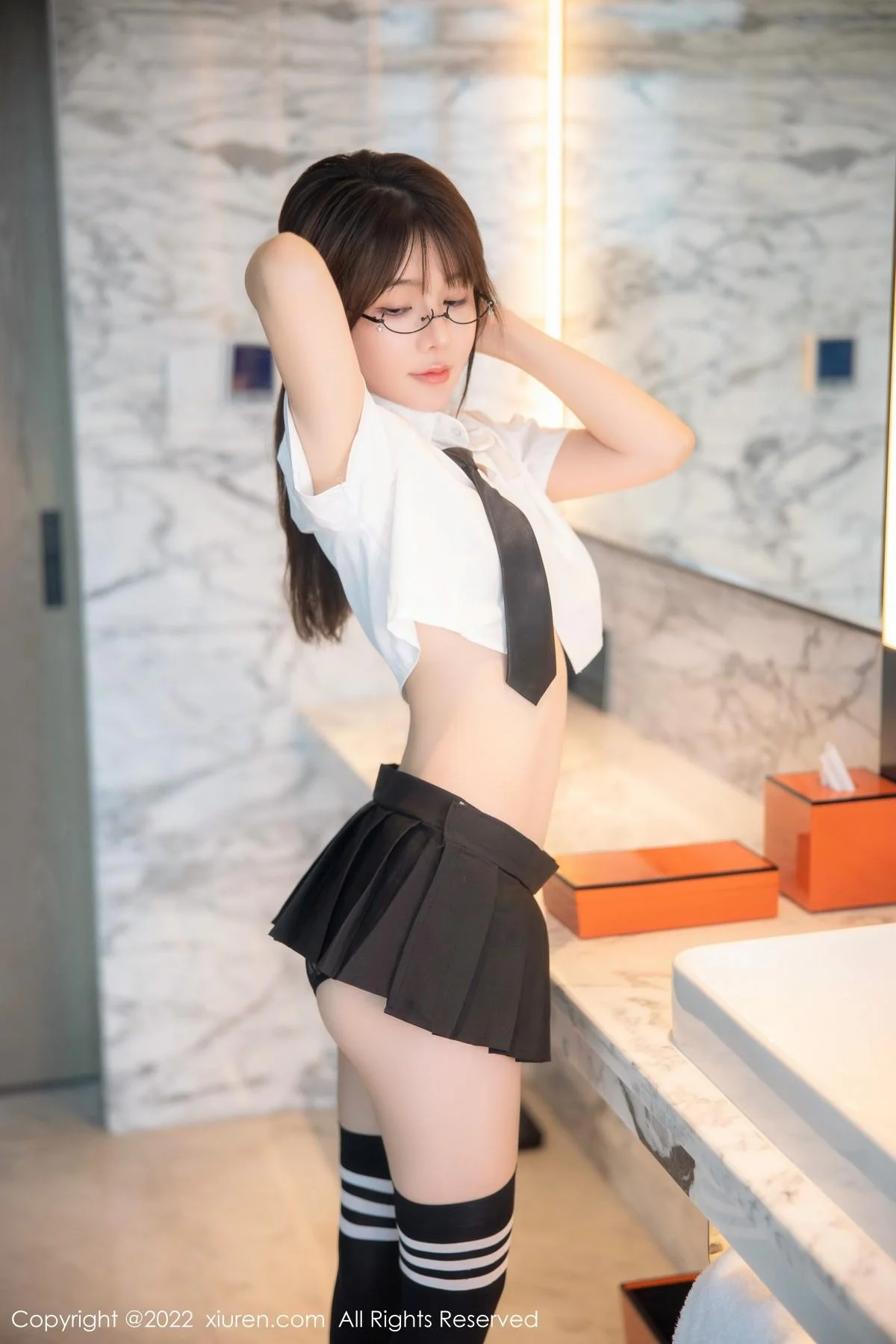 婠婠么性感学妹制服白色短T配黑短裙秀曼妙身姿绝美写真 第 39 张