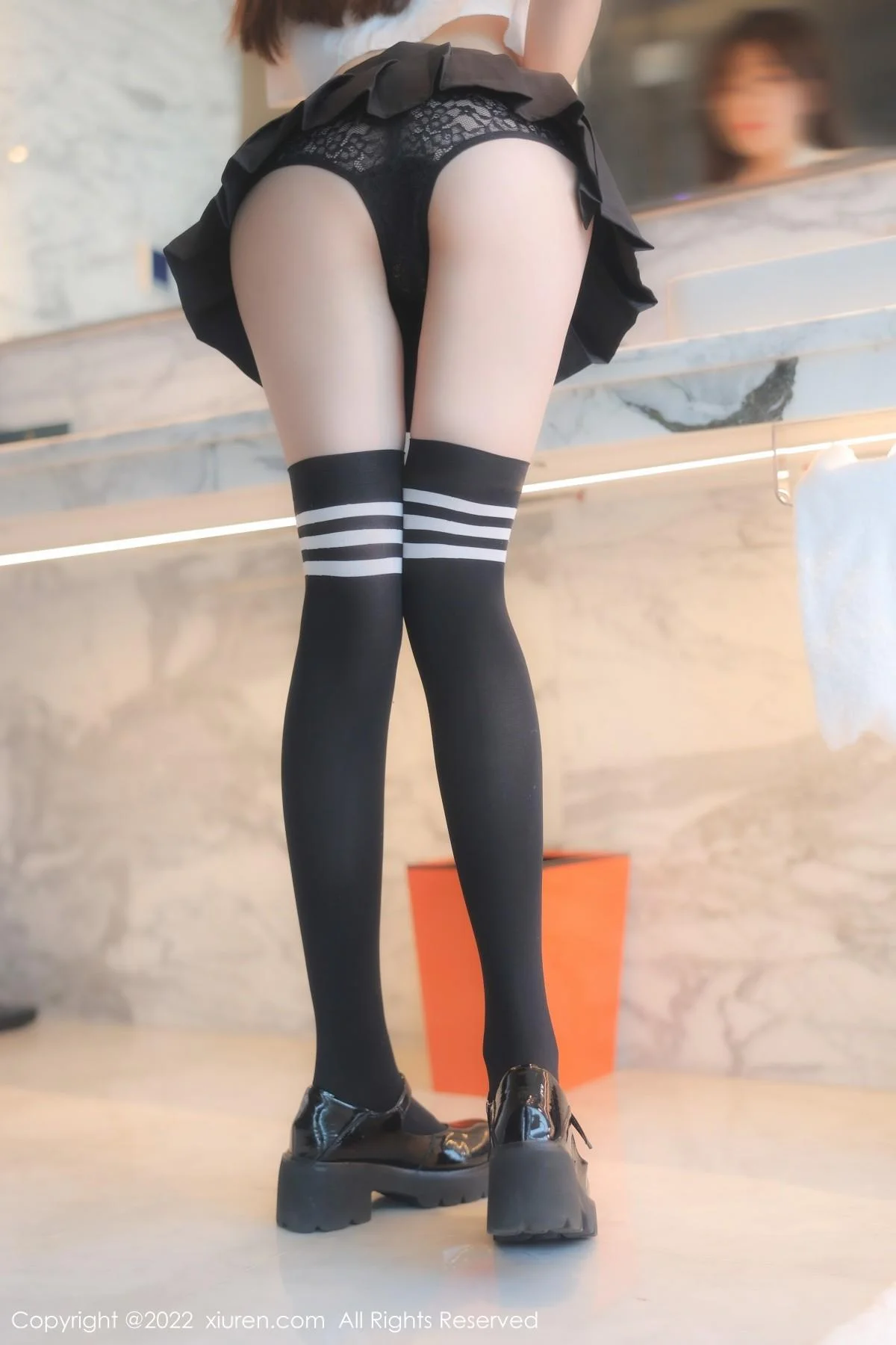 婠婠么性感学妹制服白色短T配黑短裙秀曼妙身姿绝美写真 第 42 张