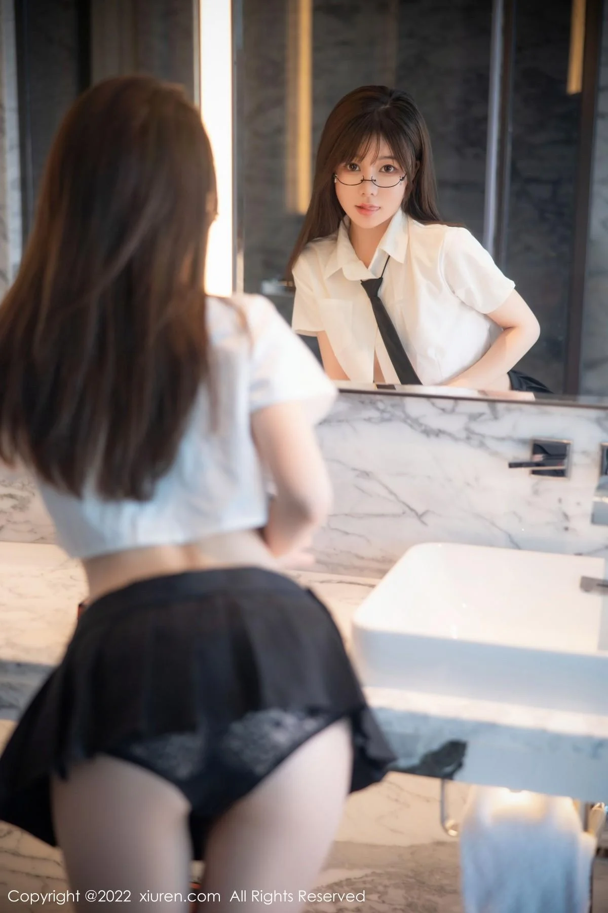 婠婠么性感学妹制服白色短T配黑短裙秀曼妙身姿绝美写真 第 43 张