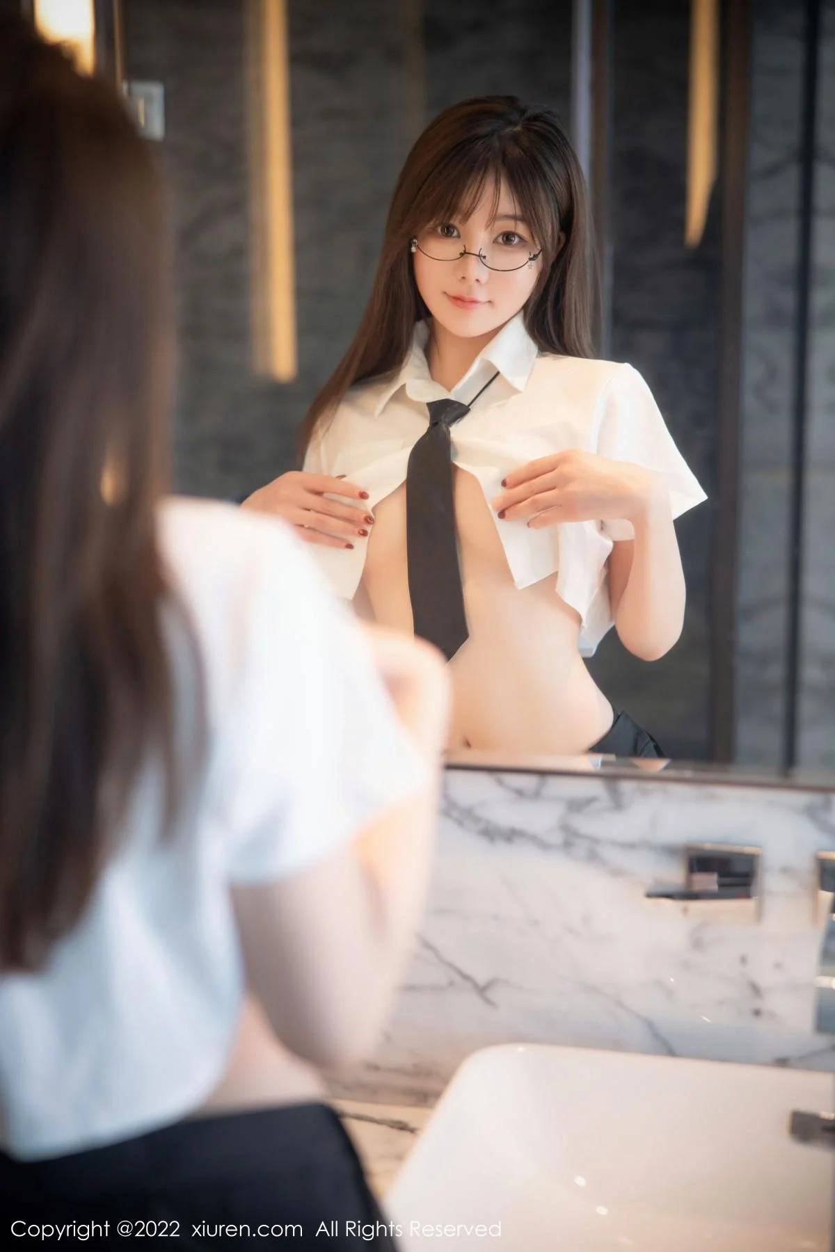 婠婠么性感学妹制服白色短T配黑短裙秀曼妙身姿绝美写真 第 44 张