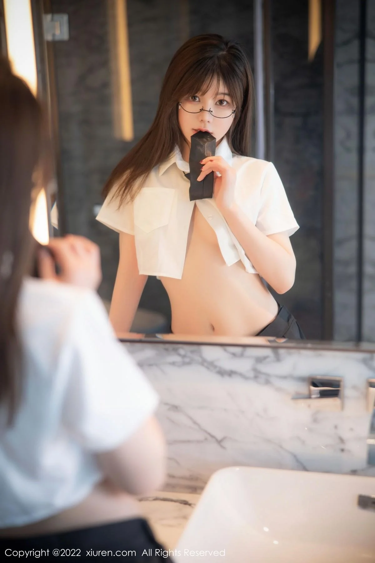 婠婠么性感学妹制服白色短T配黑短裙秀曼妙身姿绝美写真 第 46 张