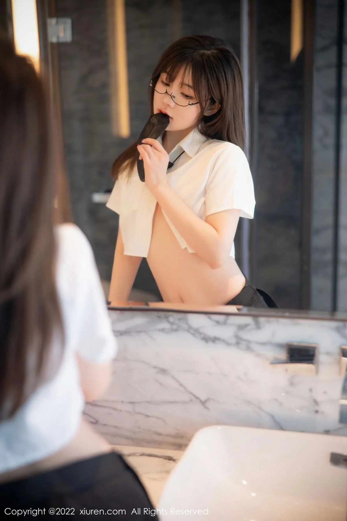 婠婠么性感学妹制服白色短T配黑短裙秀曼妙身姿绝美写真 第 47 张