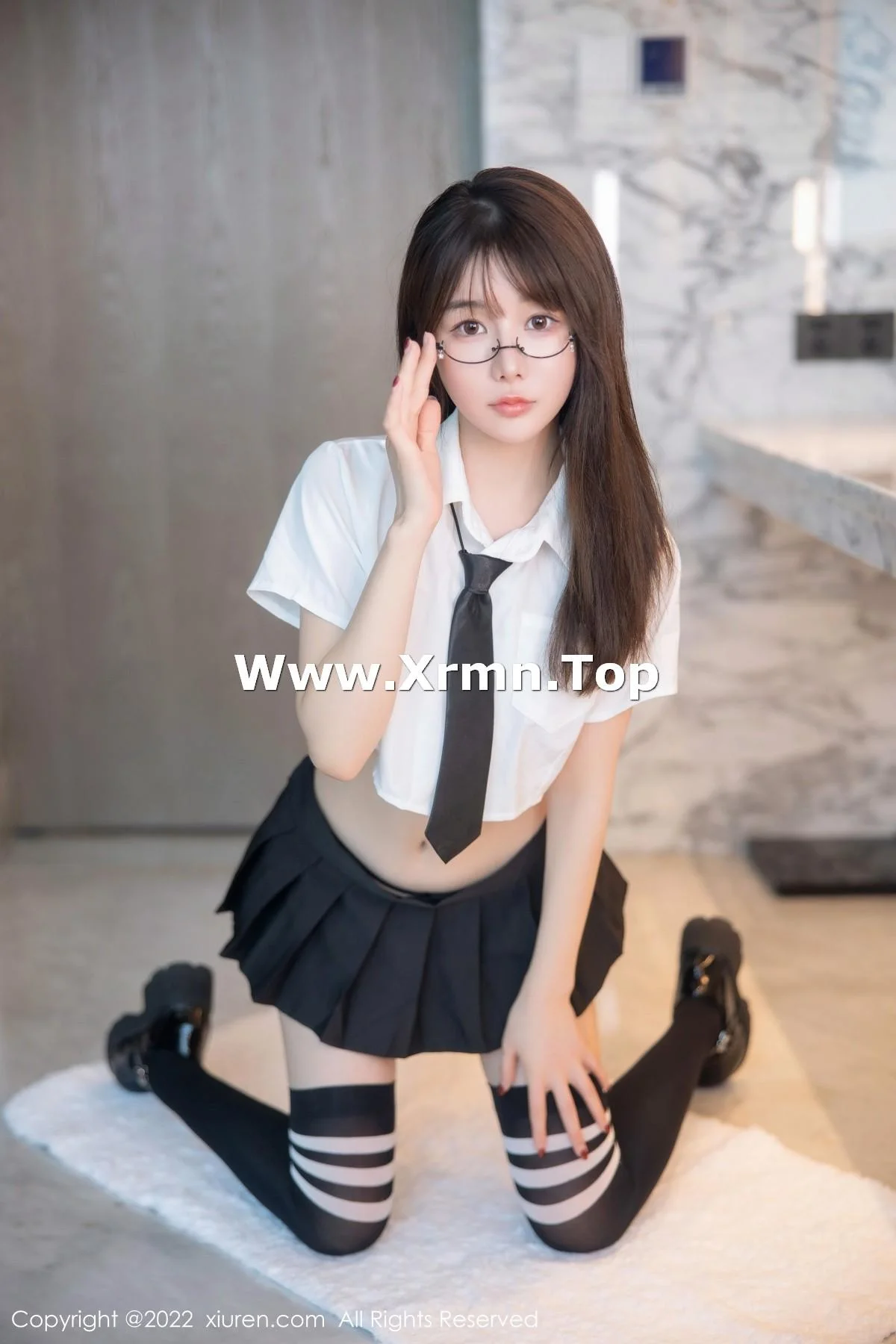 婠婠么性感学妹制服白色短T配黑短裙秀曼妙身姿绝美写真 第 54 张