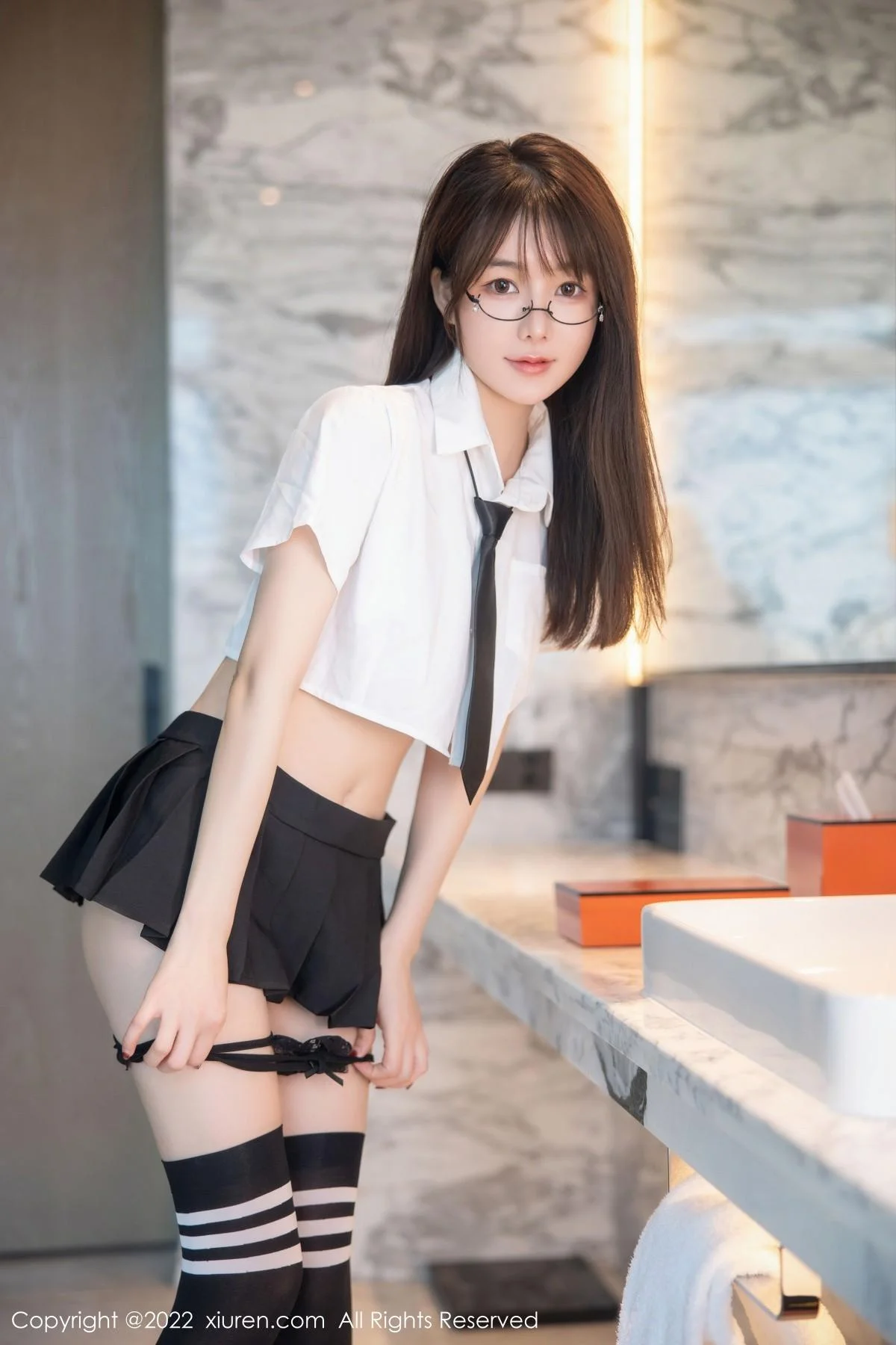 婠婠么性感学妹制服白色短T配黑短裙秀曼妙身姿绝美写真 第 61 张