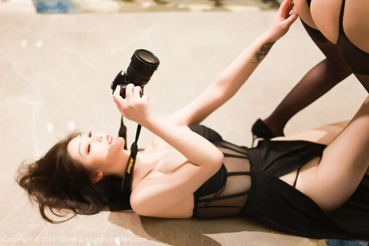 Carol周妍希三亚旅拍黑色蕾丝薄纱内衣配黑丝吊袜绝美写真 第 53 张