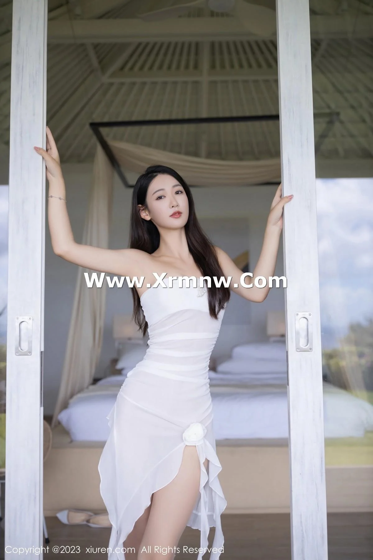 唐安琪泳池边白色薄纱礼裙配超薄肉丝秀完美身材绝美写真 第 31 张