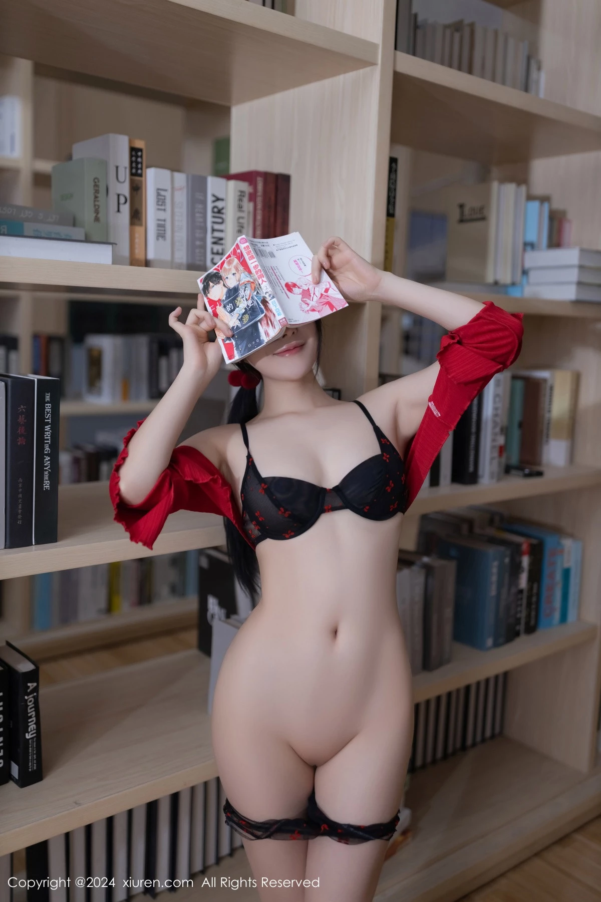 鱼子酱Fish图书馆场景花色吊带连衣短裙秀曼妙身姿绝美写真 第 121 张