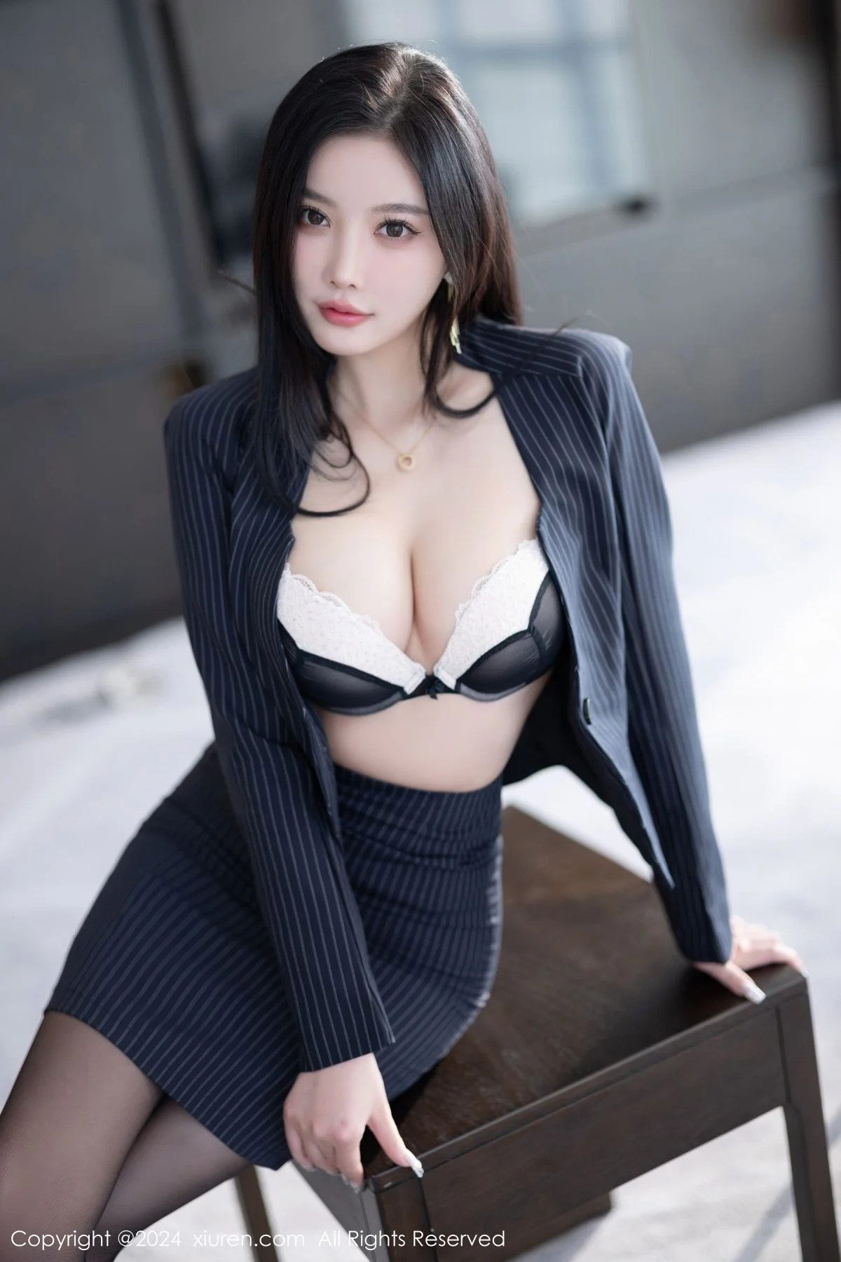 杨晨晨Yome性感黑色条纹西服套装露白色内衣完美绝美写真 第 64 张