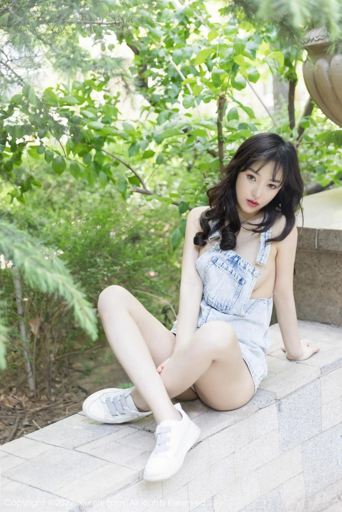 西门小玉户外性感牛仔吊带服真空秀凹凸身材火辣绝美写真 第 20 张