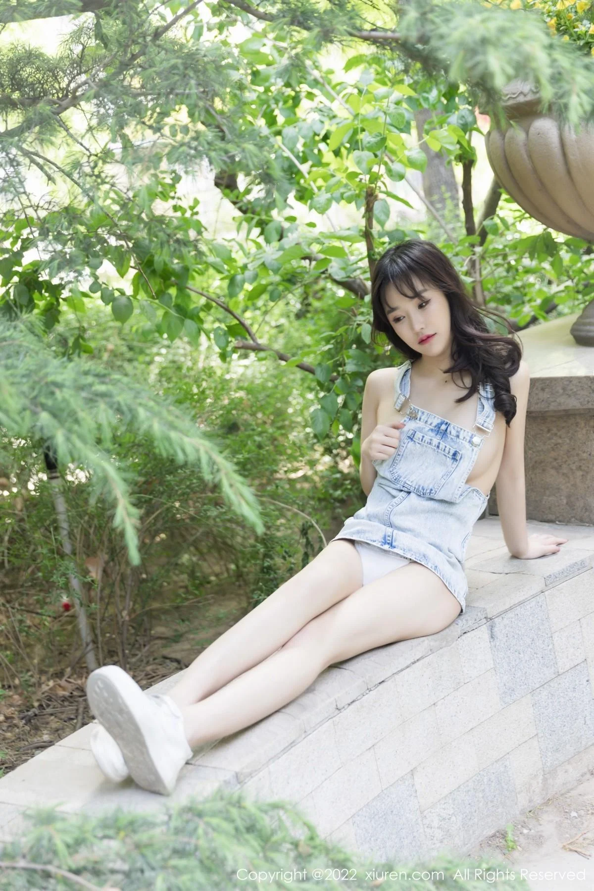 西门小玉户外性感牛仔吊带服真空秀凹凸身材火辣绝美写真 第 26 张