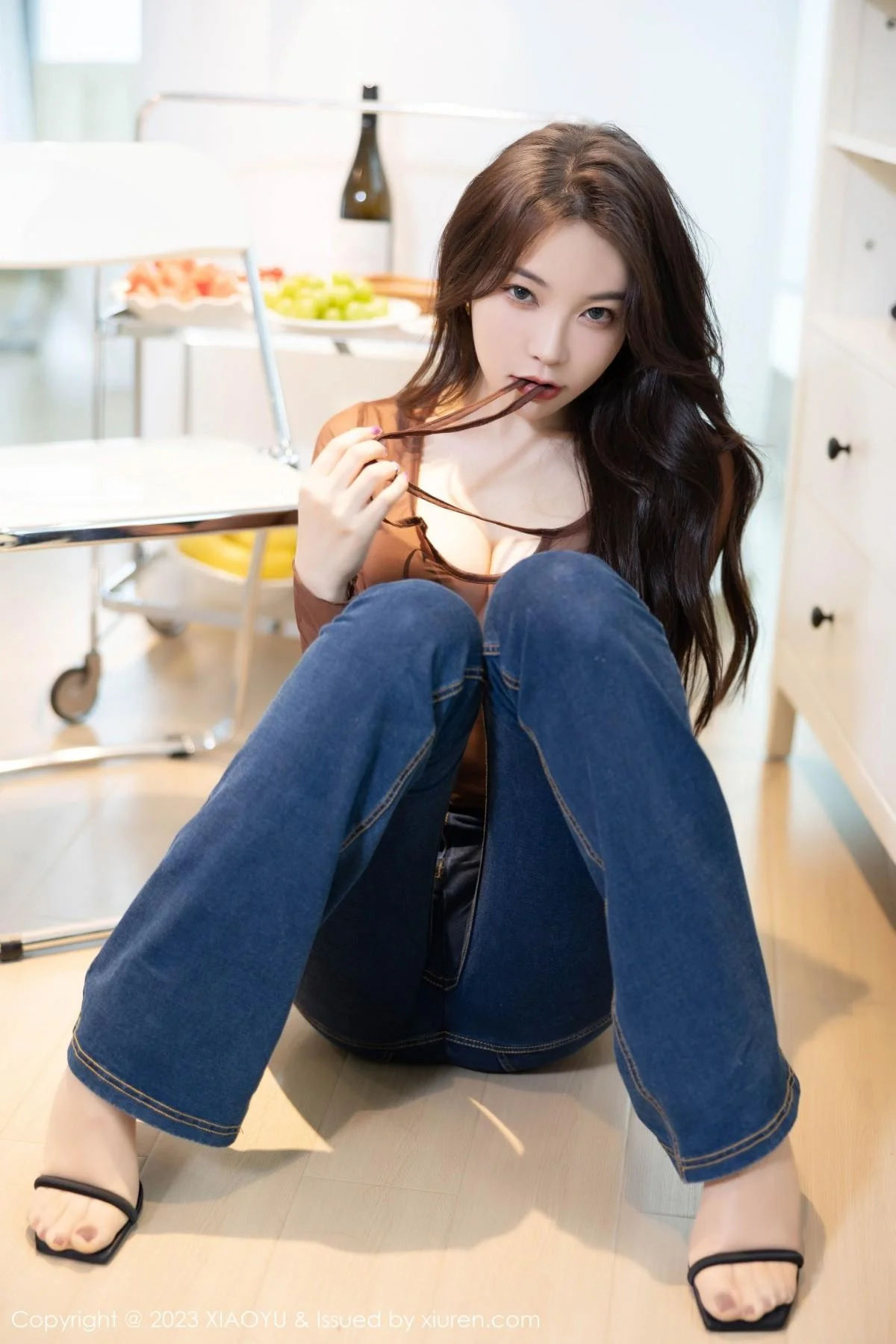 徐莉芝Booty性感咖啡色内衣配开档肉丝秀曼妙身姿绝美写真 第 32 张