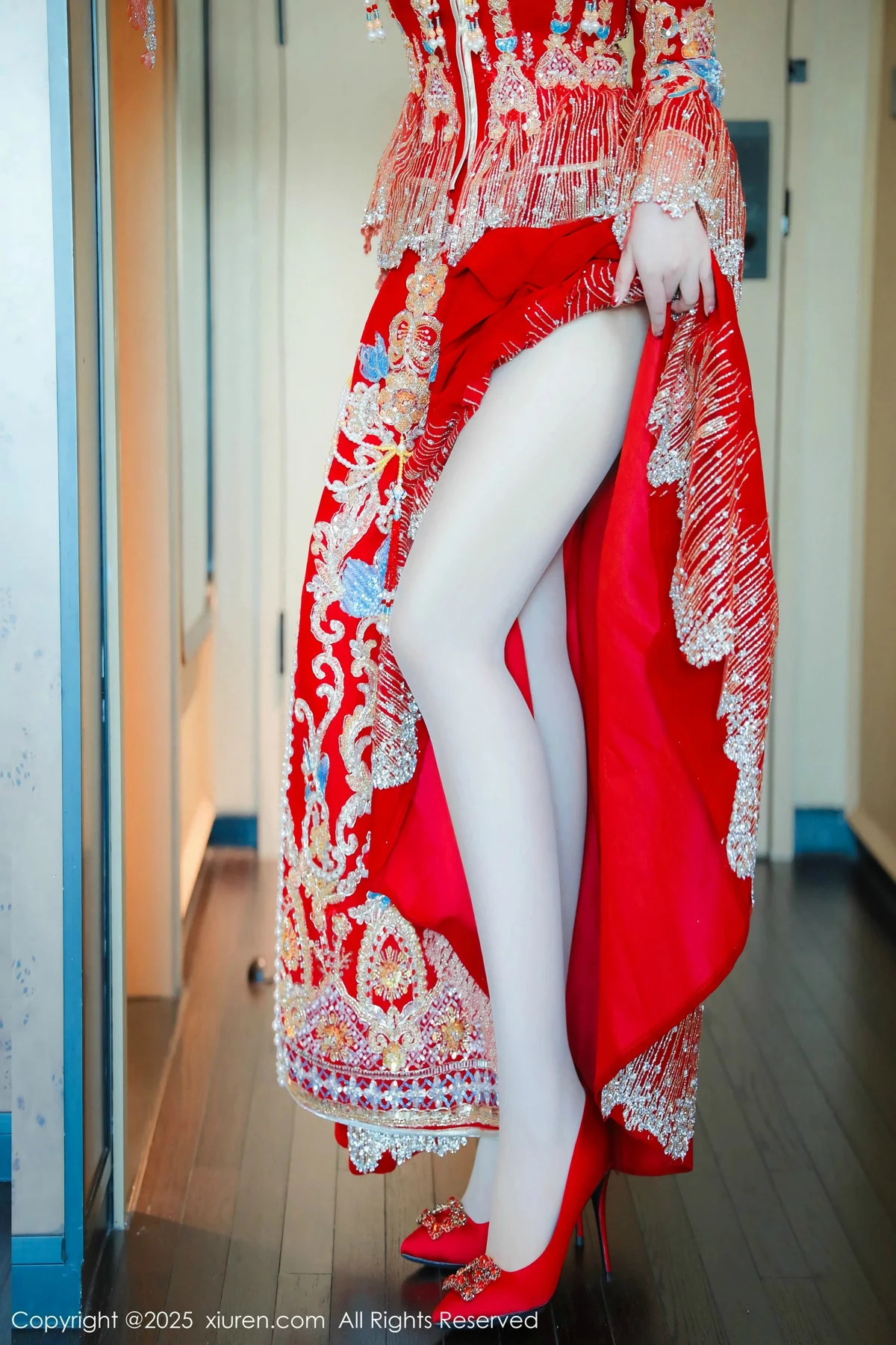 蛋蛋宝新年主题性感红色新娘装露白色内衣秀丰腴身材绝美写真 第 5 张